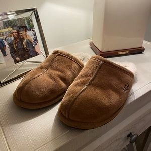 UGG Slippers in Chestnut